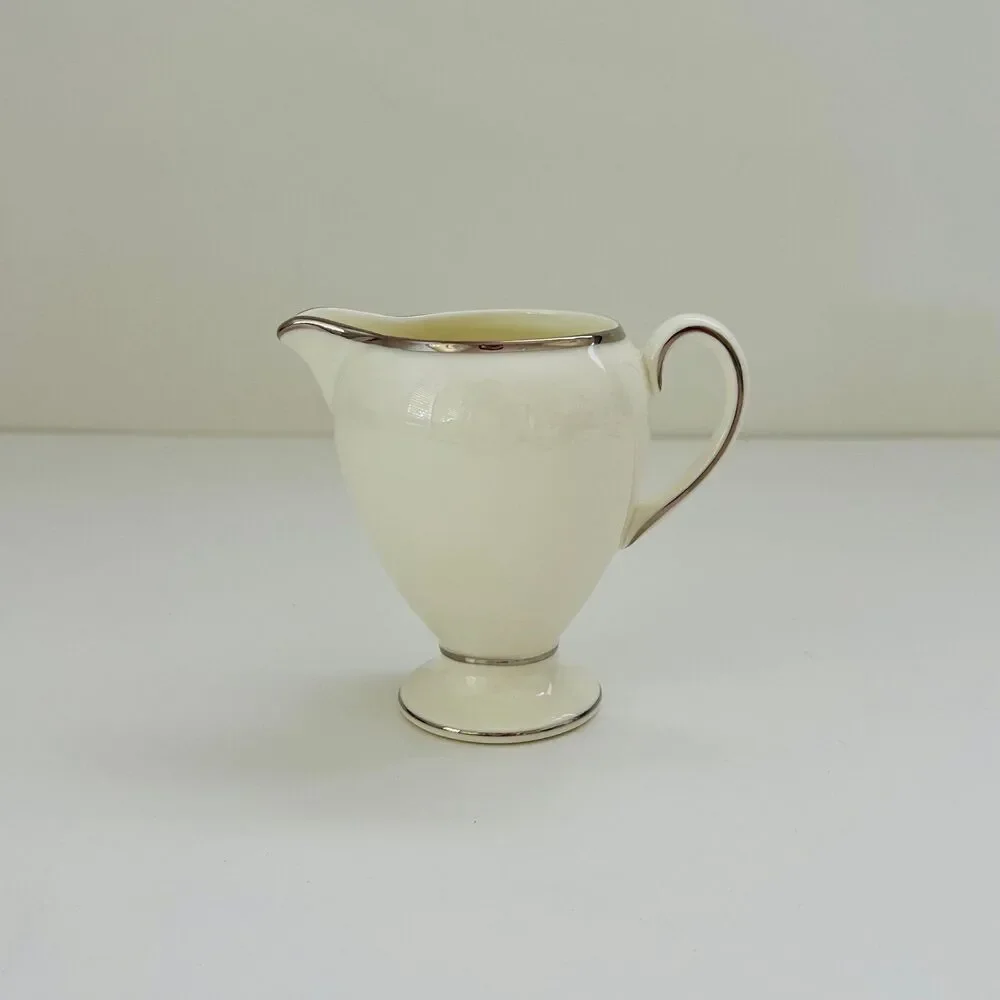 WEDGWOOD Majesty Platinum Cream Globe Shape Creamer